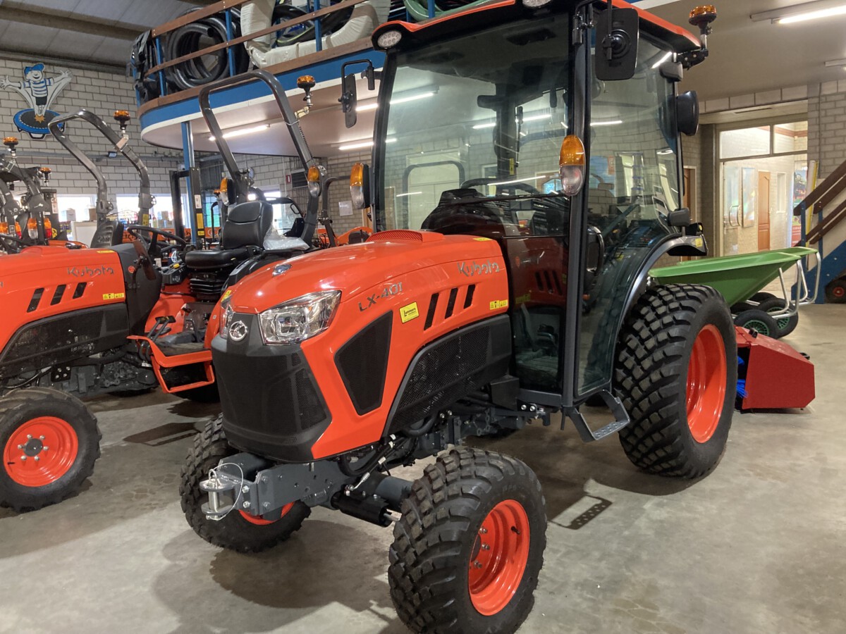 Kubota LX-401 met cabine